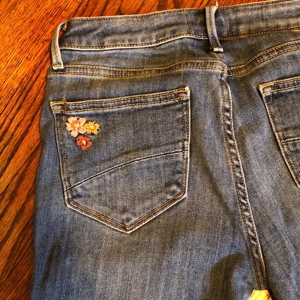 DRIFTWOOD Jackie High Rise Floral Embroidered jeans - Picture 3 of 8